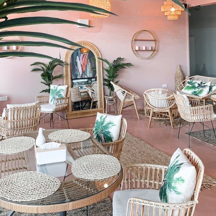 Prettiest pink cafes in the UAE | Palms Cafe in Abu Dhabi